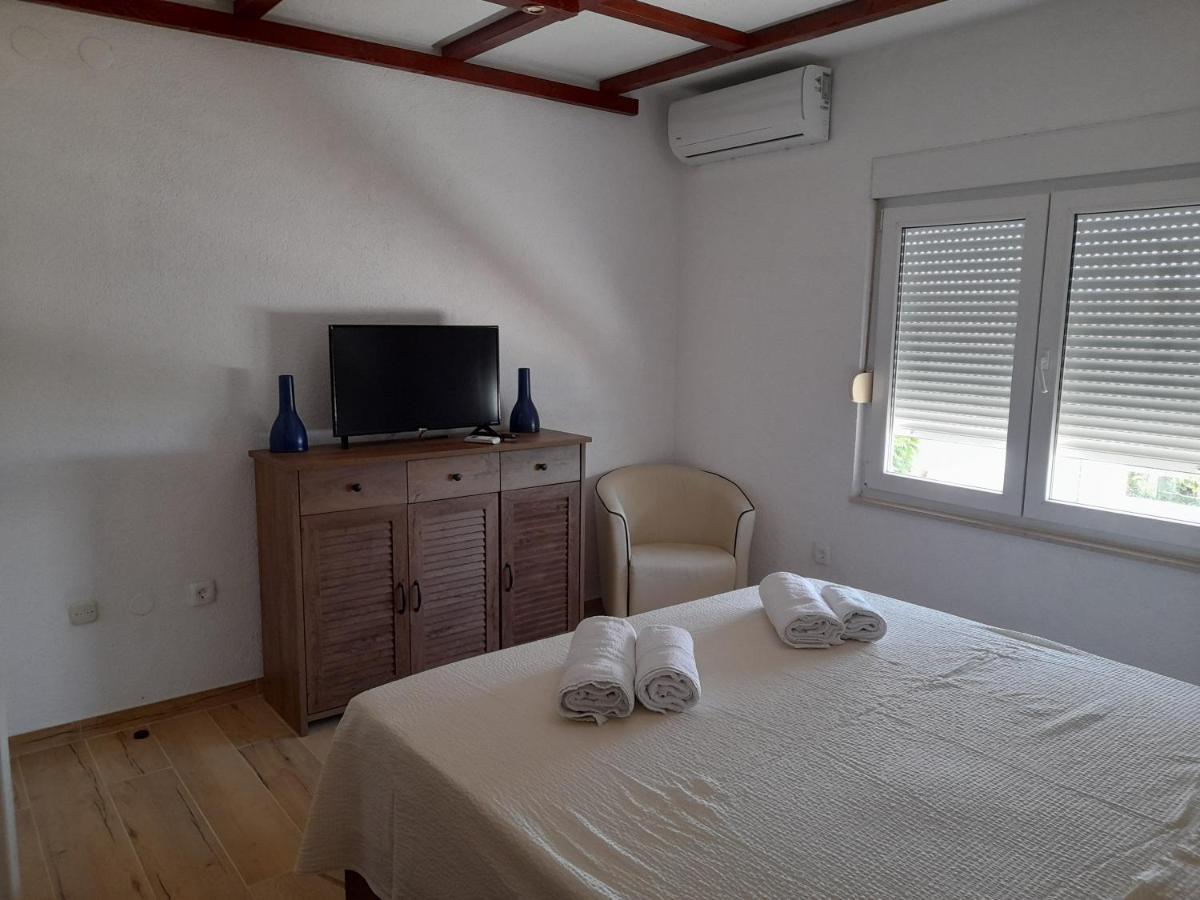 Apartments Malou Baška Voda Quarto foto