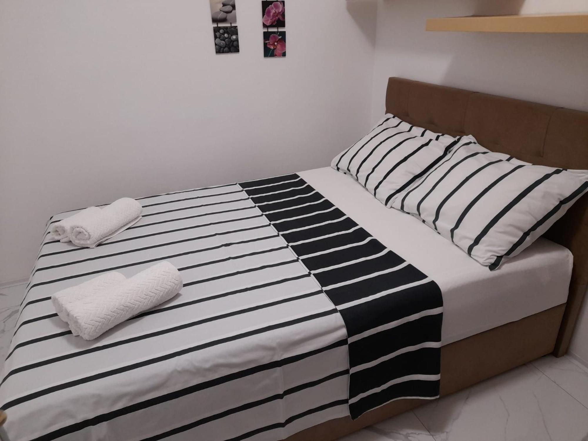 Apartments Malou Baška Voda Quarto foto