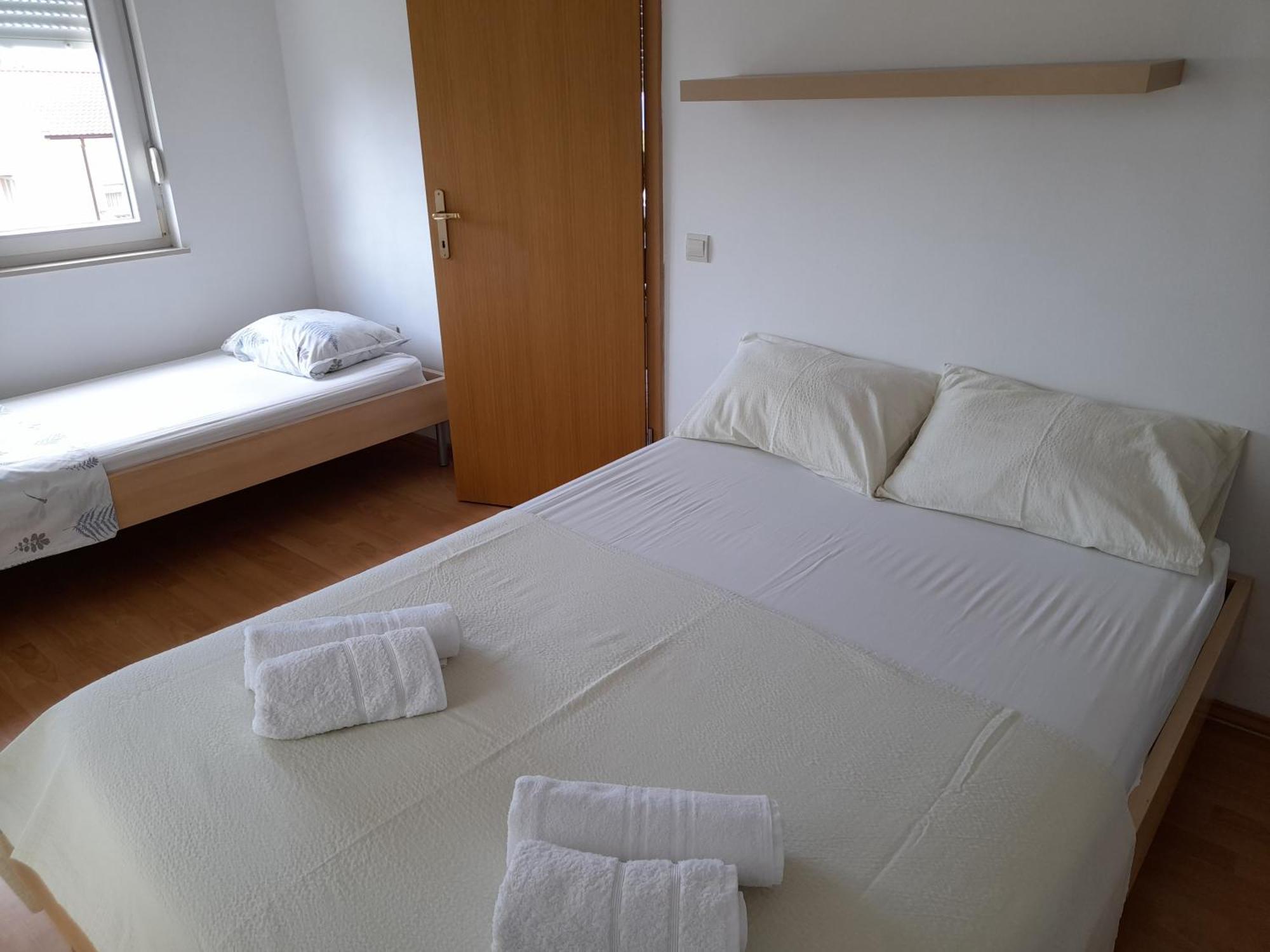 Apartments Malou Baška Voda Quarto foto