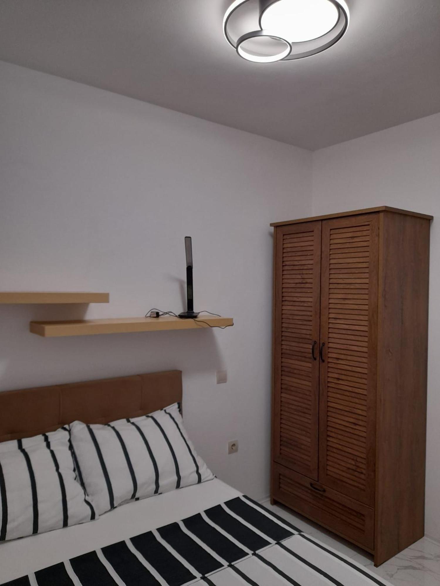 Apartments Malou Baška Voda Quarto foto