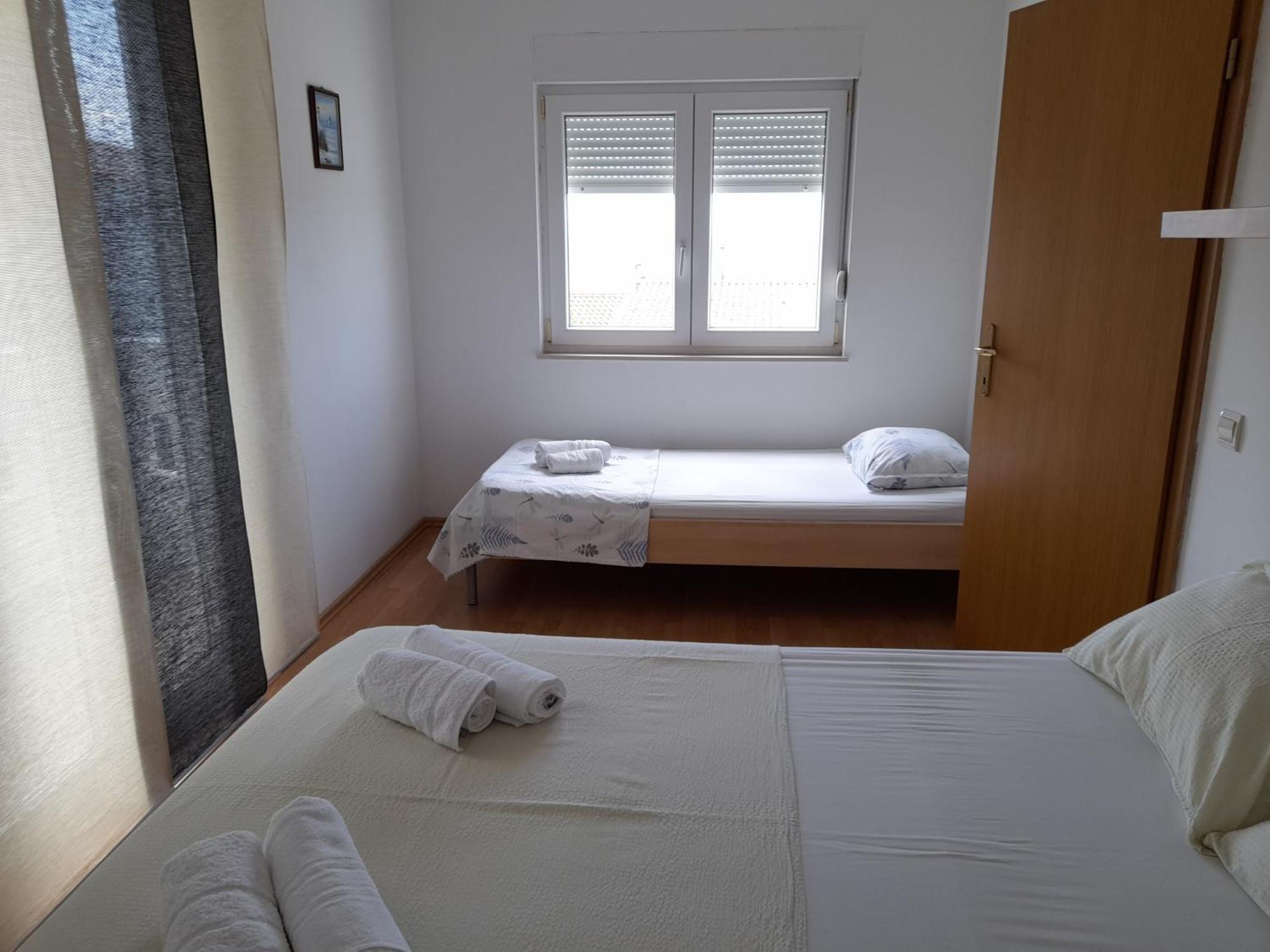 Apartments Malou Baška Voda Quarto foto