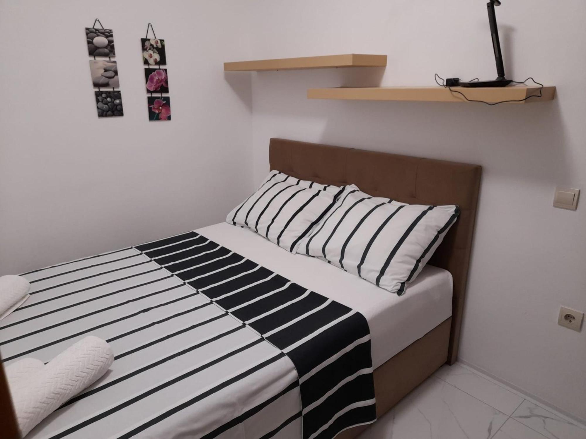Apartments Malou Baška Voda Quarto foto
