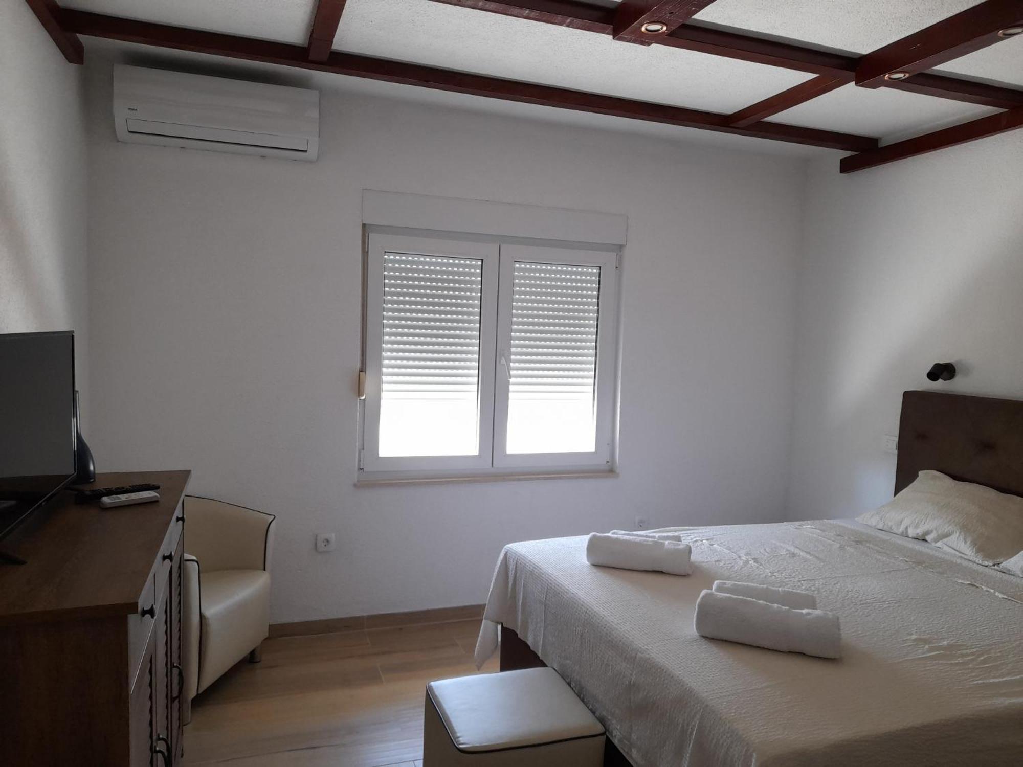 Apartments Malou Baška Voda Quarto foto