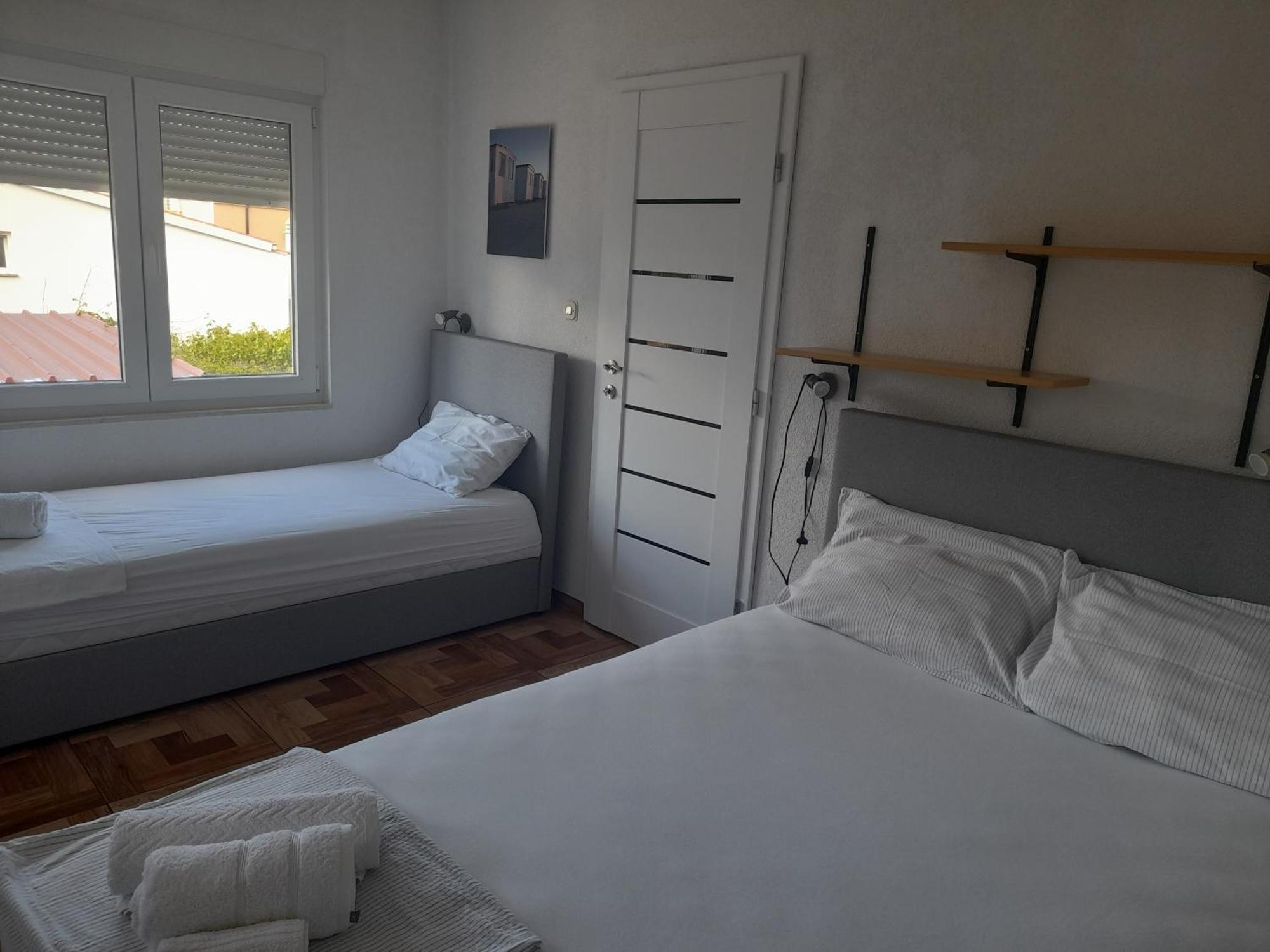 Apartments Malou Baška Voda Quarto foto