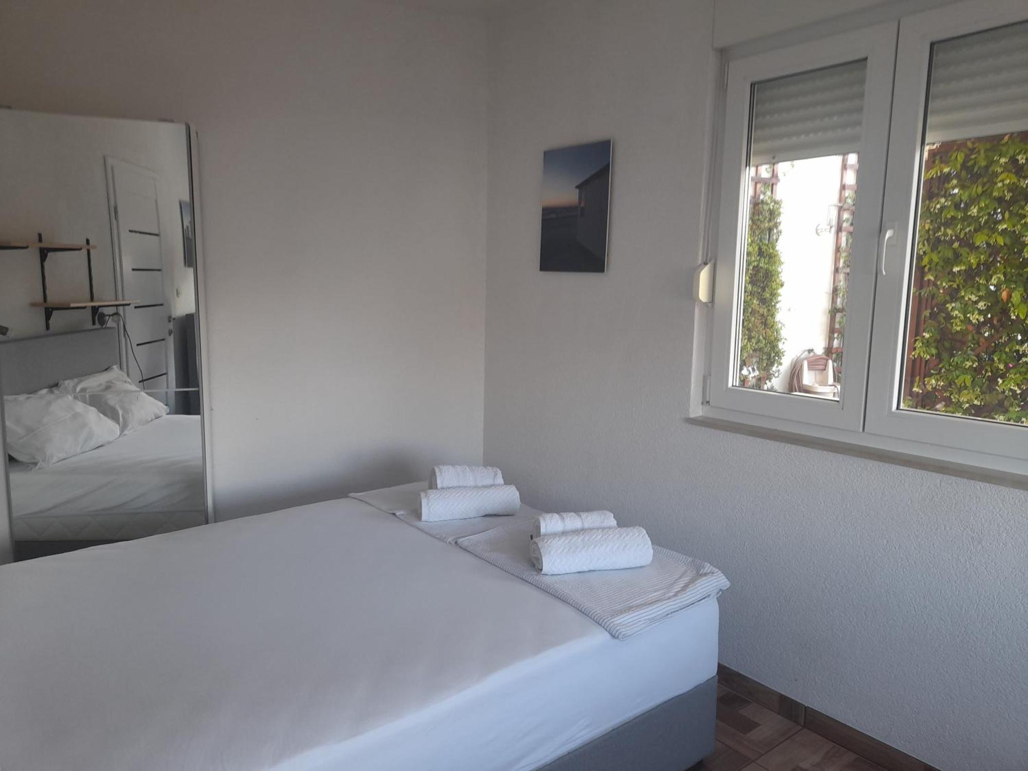 Apartments Malou Baška Voda Quarto foto