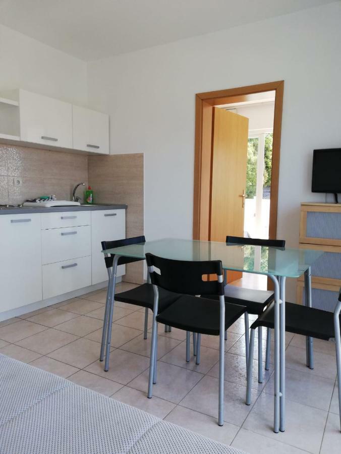 Apartments Malou Baška Voda Quarto foto